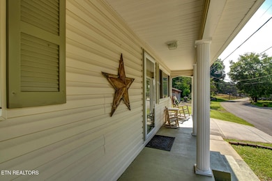 03_ERaceStreet_611_FrontPorch