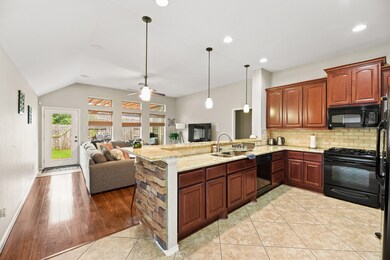 2607 Imperial Crossing Dr, Conroe, TX 77385 - photo 7