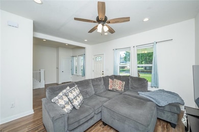 627 E 7th St N, Newton, IA 50208 - photo 4