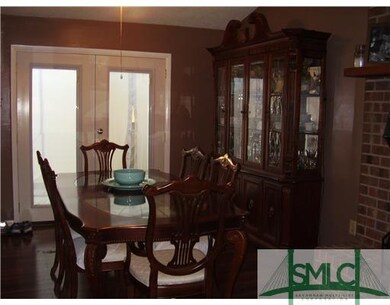 Dining Room. Spacious Dining Room that opens to Li