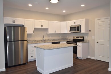 217 Rockingham Rd unit 203, Londonderry, NH 03053 - photo 2