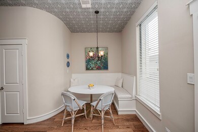 The perfect built in corner breakfast area! B-boar