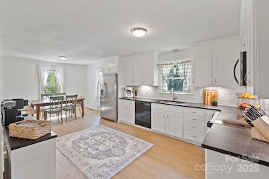 5703 Valley Field Rd, Hickory, NC 28602 - photo 3