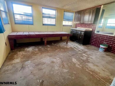 1001 W Overland, Scottsbluff, NE 69361 - photo 6