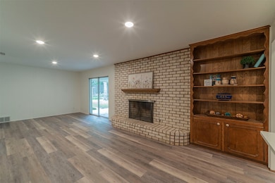 1145 Trailwood Dr, Hurst, TX 76053 - photo 4