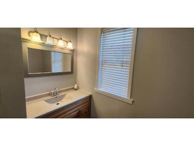 195 N Miller St, Markle, IN 46770 - photo 5