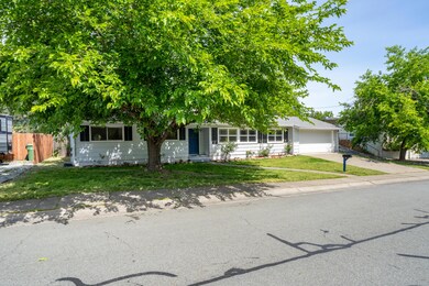 2620 Shasta St-3
