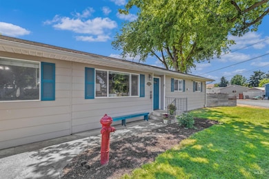 Single story home with a front yard