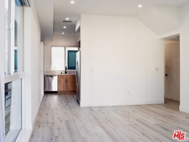 15328 Weddington St unit 1, Sherman Oaks, CA 91411 - photo 4