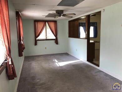 3712 SW 38th St, Topeka, KS 66610 - photo 6