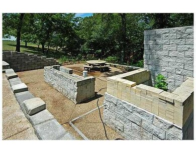 Patio/Deck. Built-in grill