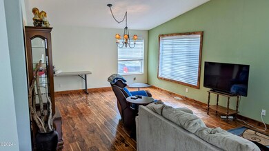 04-Living Room 380 Seagrove Lp