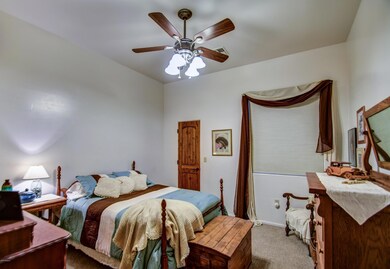 bedroom 2-pic 1