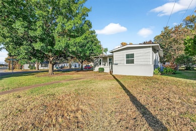 409 W Burton St, Sherman, TX 75092 - photo 3