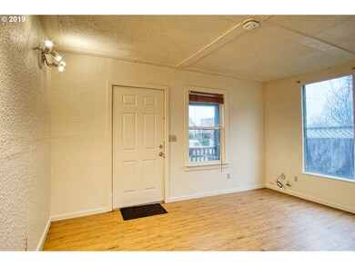 1004 E 8th St, the Dalles, OR 97058 - photo 2