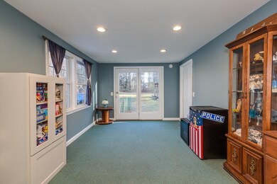 129 Charles Bancroft Hwy, Litchfield, NH 03052 - photo 4