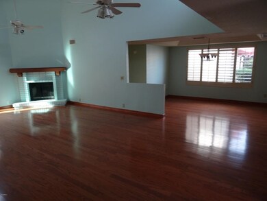Great Room w Fireplace