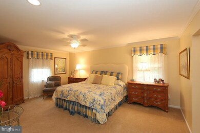 9208 Sprinklewood Ln, Potomac, MD 20854 - photo 5