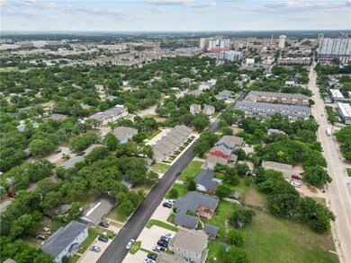 Aerial view of property's location with nearby urb