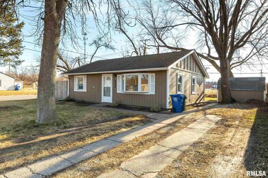 6824 N Pine St, Davenport, IA 52806 - photo 2