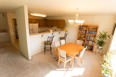Kitchen:Dining 1