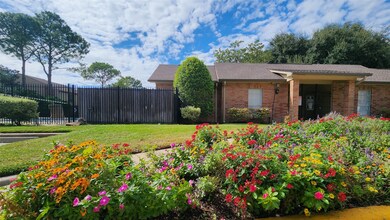 11850 Barryknoll Ln unit 3, Houston, TX 77024 - photo 3