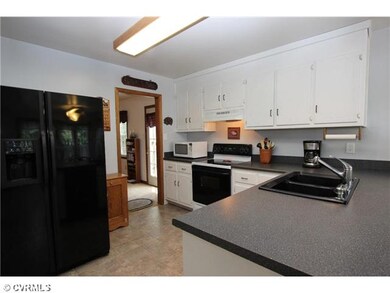 Kitchen - Large Eat-in Kitchen ~ Refrigerator Conv