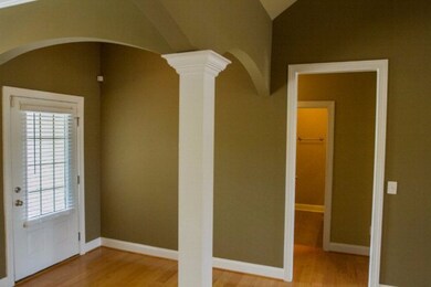 Foyer/Dining