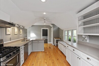 04_33captainMurphysWay_177_Kitchen_MLSus
