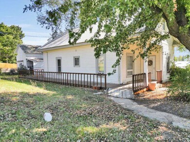 540 N Broadway St, Tekoa, WA 99033 - photo 2