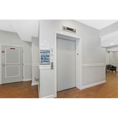 19 Wiget St unit 304, Boston, MA 02113 - photo 7