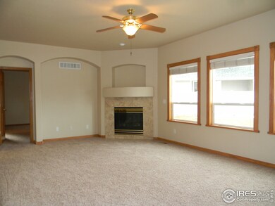 Living room w/fireplace