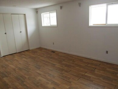 L1504KZ Bedroom 1