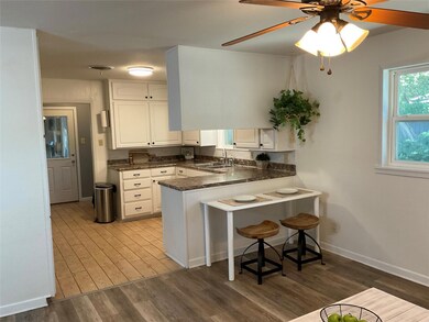 411 E 10th St, Bonham, TX 75418 - photo 4