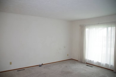 512 Sioux Ln, Broken Bow, NE 68822 - photo 2