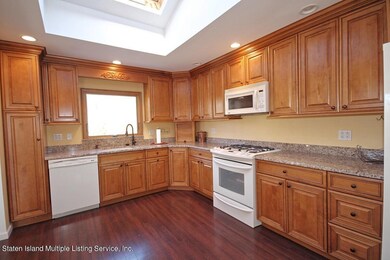 131 Weaver St, Staten Island, NY 10312 - photo 7