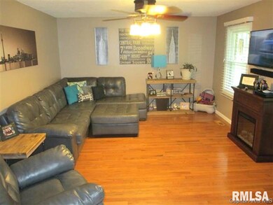 104 Cove Point, Jacksonville, IL 62650 - photo 2