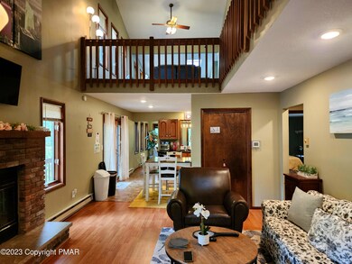 Living room & Kitchen