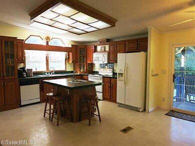 139 Apple Valley Ln, Statesville, NC 28677 - photo 3