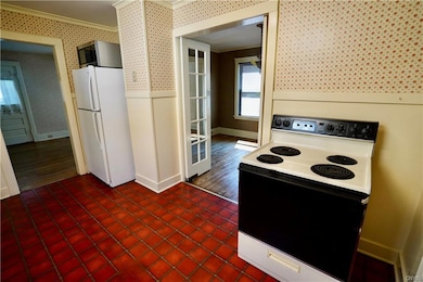 KITCHEN SHOWING FRENCH DOORS TO DR