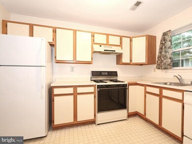563 Astor Square unit 3, West Chester, PA 19380 - photo 3