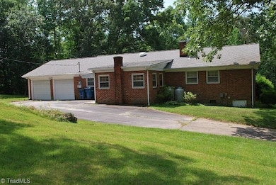 3822 Bramblewood Dr, Greensboro, NC 27407 - photo 4