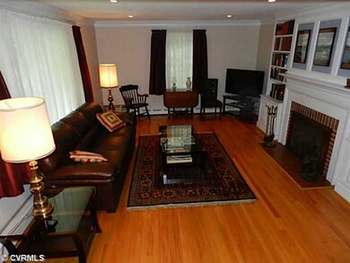Living Room - Built-ins, Bay window, wood-burning 