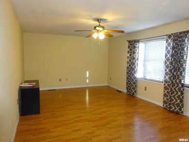 106 Tuttle Dr, Harrisburg, IL 62946 - photo 4