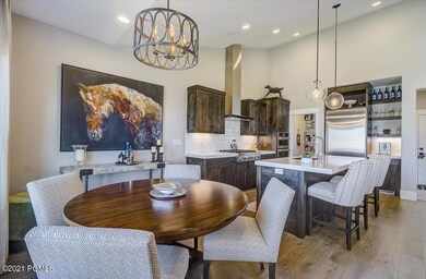 10-N Shoreline Ct-010