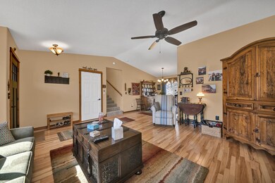 1142 NE Ross Rd, Bend, OR 97701 - photo 7