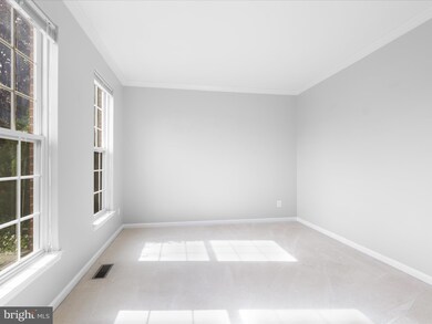 6713 Selbourne Ln, Gainesville, VA 20155 - photo 5