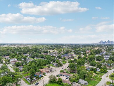 8406 N Main St, Houston, TX 77022 - photo 5