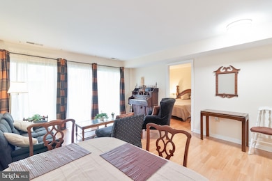 21 Canterbury Square unit 102, Alexandria, VA 22304 - photo 3