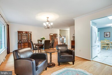 9015 Penn Manor Ct, Springfield, VA 22153 - photo 3